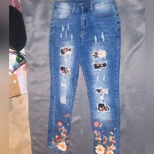 Ripped hole, flower pattern, embroidered women's boyfriend jeans